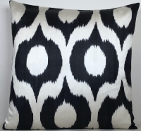 Ikat Pillow ( 50 X 50 Cm )