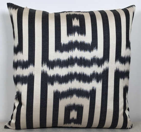 Ikat Pillow ( 40 X 40 Cm )