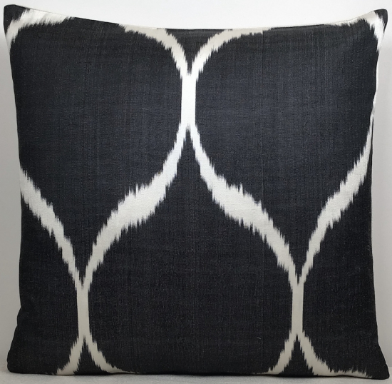 Ikat Pillow ( 40 X 40 Cm )