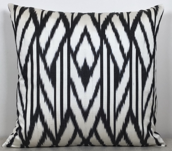 Ikat Pillow ( 40 X 40 Cm )