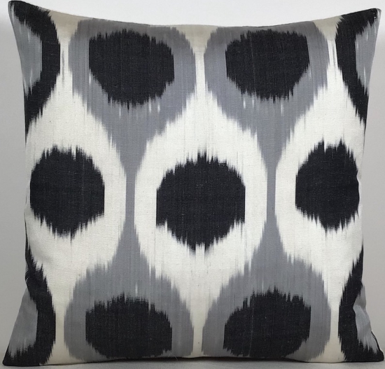 Ikat Pillow ( 40 X 40 Cm )