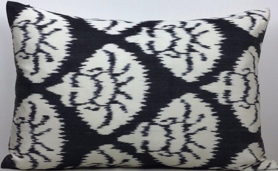 Ikat Pillow ( 40 X 60 Cm )