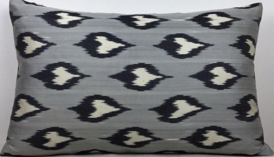 Ikat Pillow ( 40 X 60 Cm )