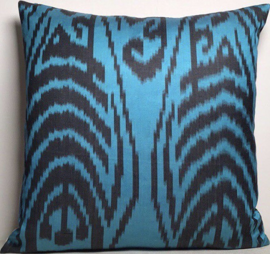 Ikat Pillow ( 50 X 50 Cm )