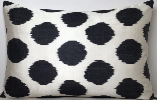 Ikat Pillow ( 40 X 60 Cm )