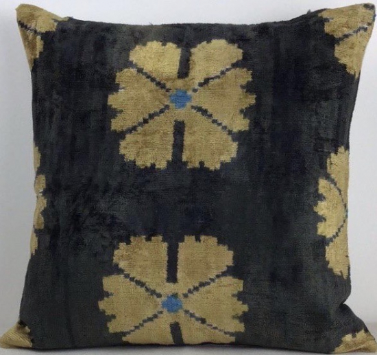 Velvet Pillow ( 40 X 40 Cm )