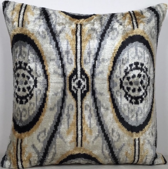 Velvet Pillow ( 50 X 50 Cm )