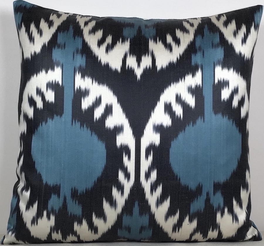 Ikat Pillow ( 40 X 40 Cm )