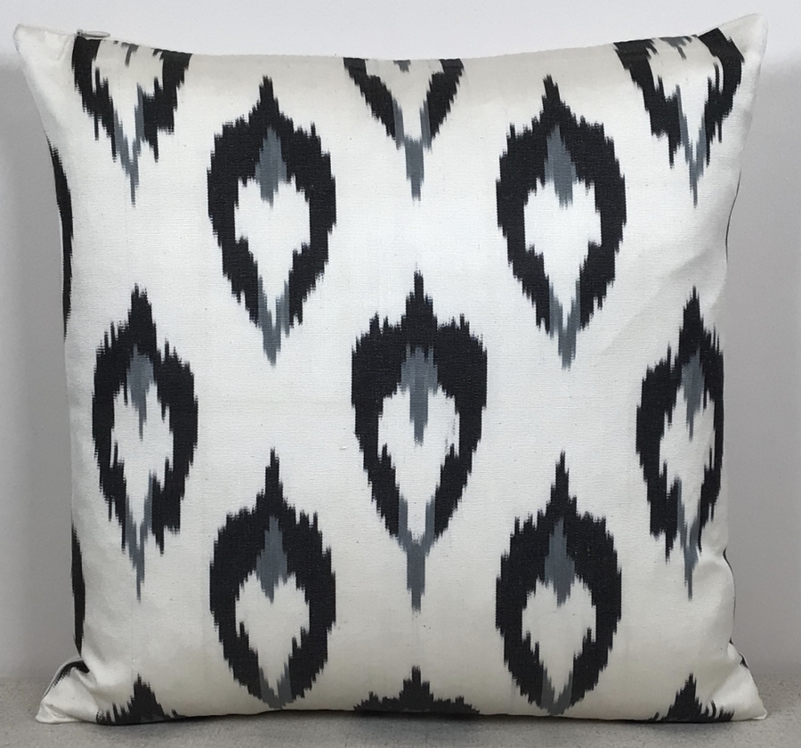 Ikat Pillow ( 40 X 40 Cm )