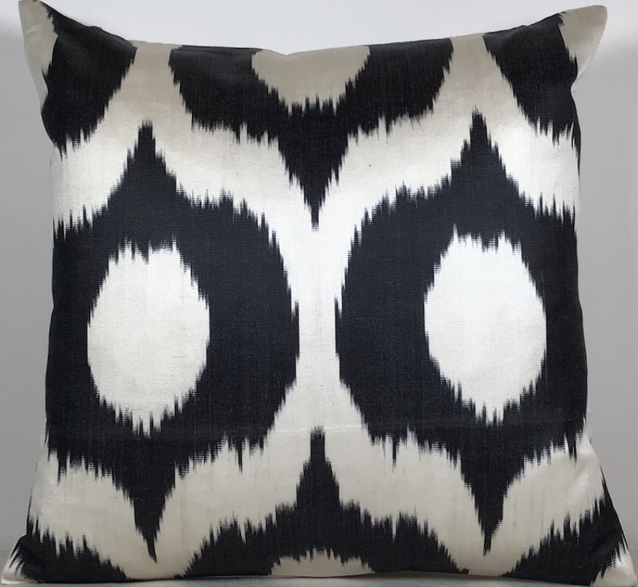 Ikat Pillow ( 40 X 40 Cm )