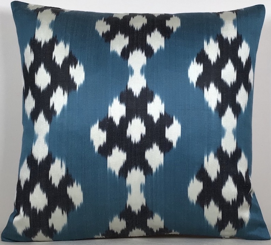 Ikat Pillow ( 40 X 40 Cm )