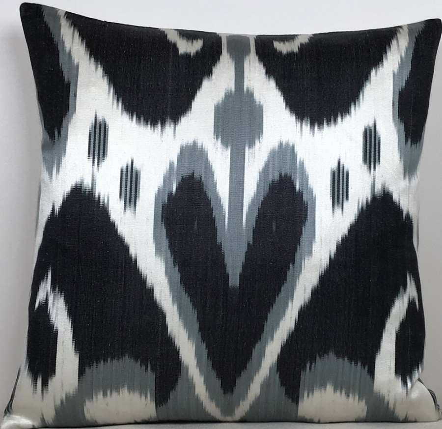 Ikat Pillow ( 40 X 40 Cm )