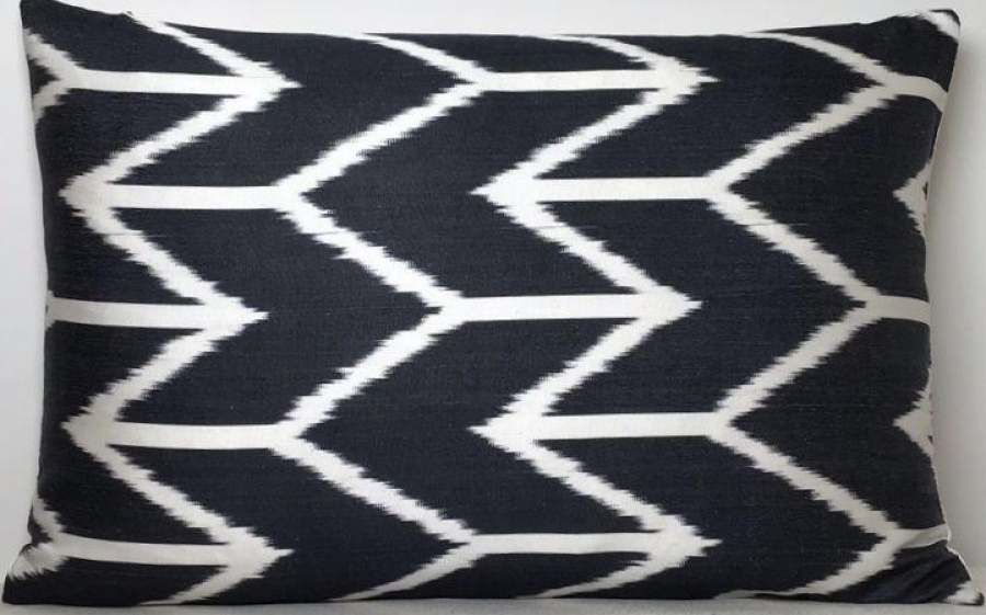 Ikat Pillow ( 40 X 60 Cm )