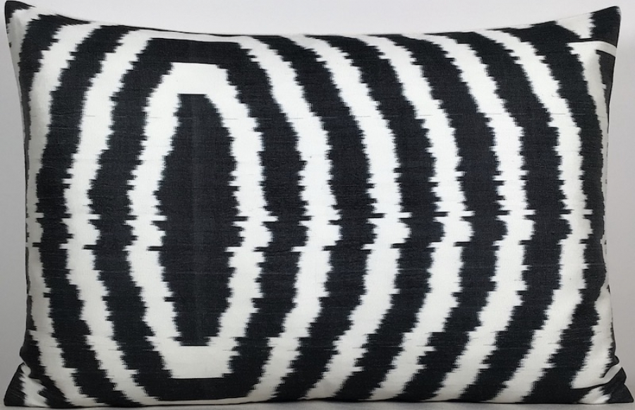 Ikat Pillow ( 40 X 60 Cm )