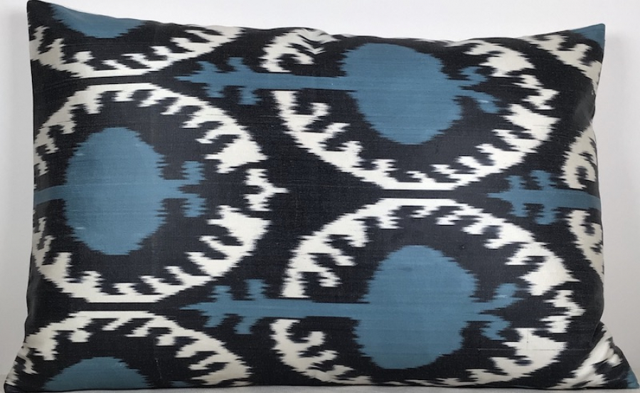 Ikat Pillow ( 40 X 60 Cm )