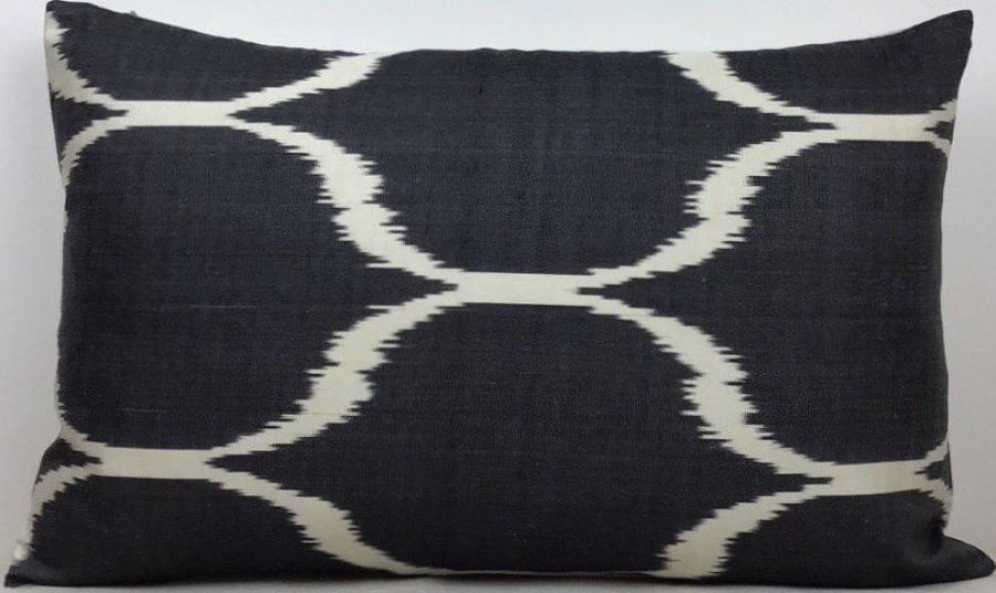 Ikat Pillow ( 40 X 60 Cm )