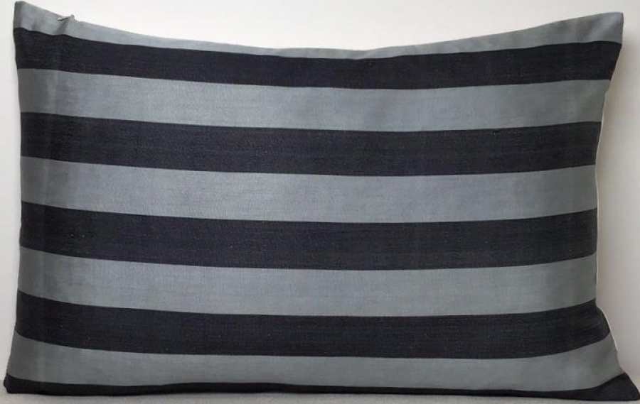 Ikat Pillow ( 40 X 60 Cm )