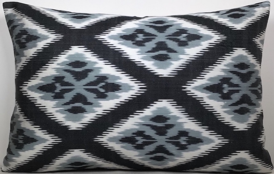 Ikat Pillow ( 40 X 60 Cm )