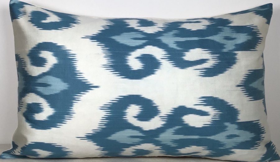 Ikat Pillow ( 40 X 60 Cm )