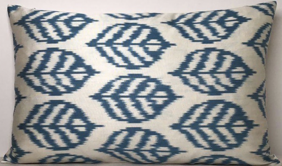 Ikat Pillow ( 40 X 60 Cm )