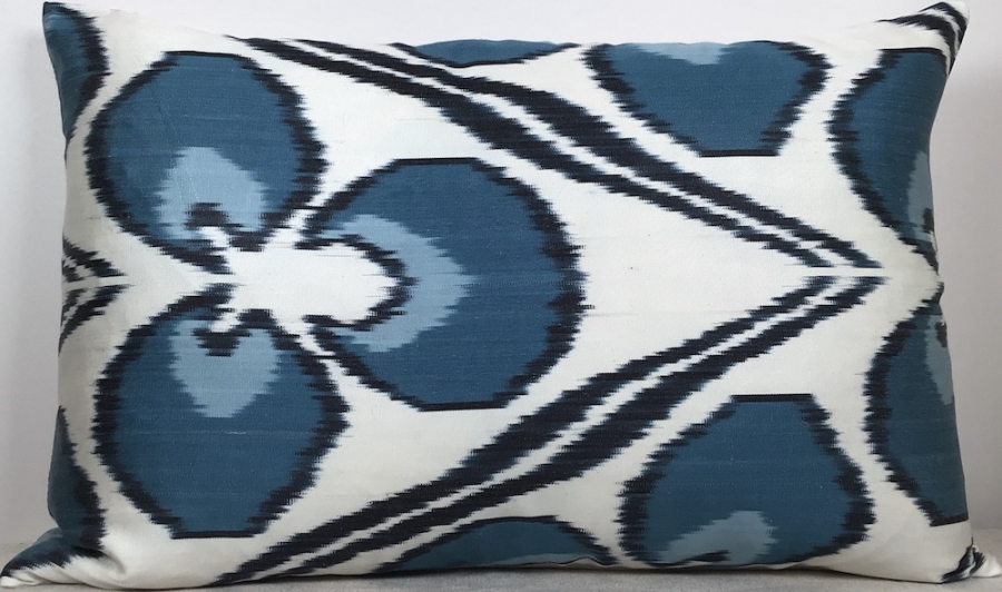 Ikat Pillow ( 40 X 60 Cm )