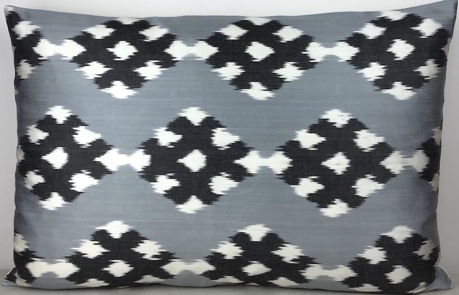 Ikat Pillow ( 40 X 60 Cm )