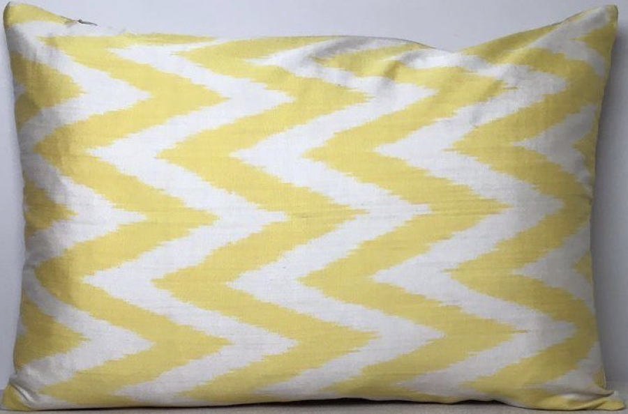 Ikat Pillow ( 40 X 60 Cm )