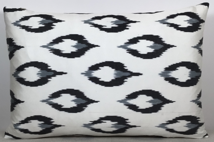 Ikat Pillow ( 40 X 60 Cm )