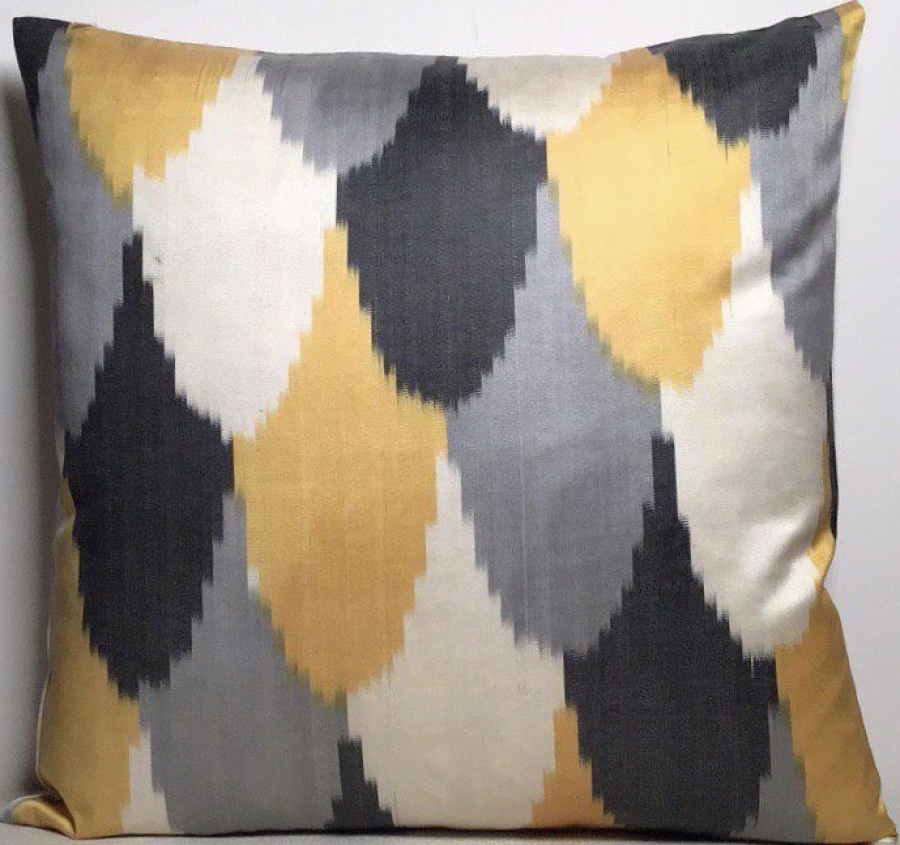 Ikat Pillow ( 50 X 50 Cm )