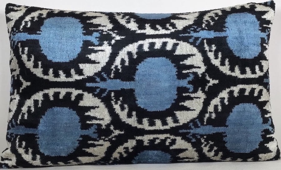 Velvet Pillow ( 40 X 60 Cm )