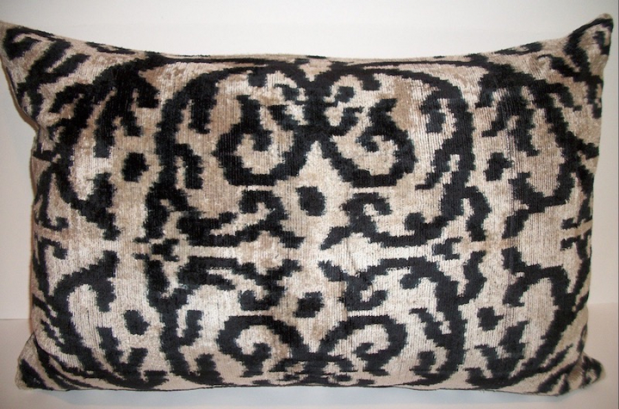 Velvet Pillow ( 40 X 60 Cm )