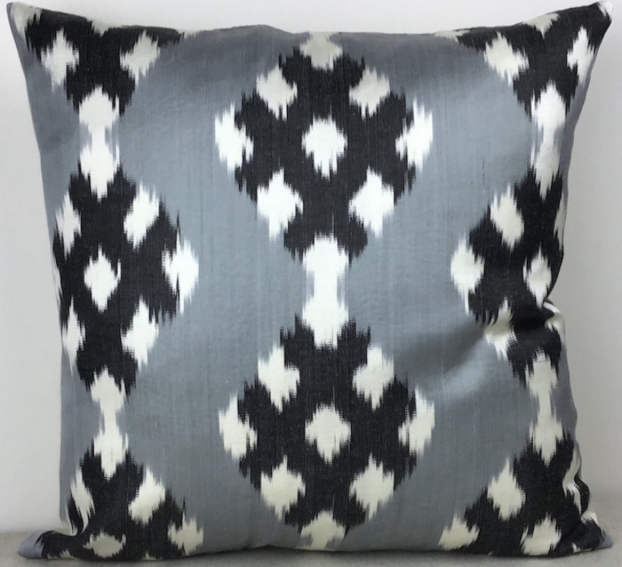 Ikat Pillow ( 40 X 40 Cm )