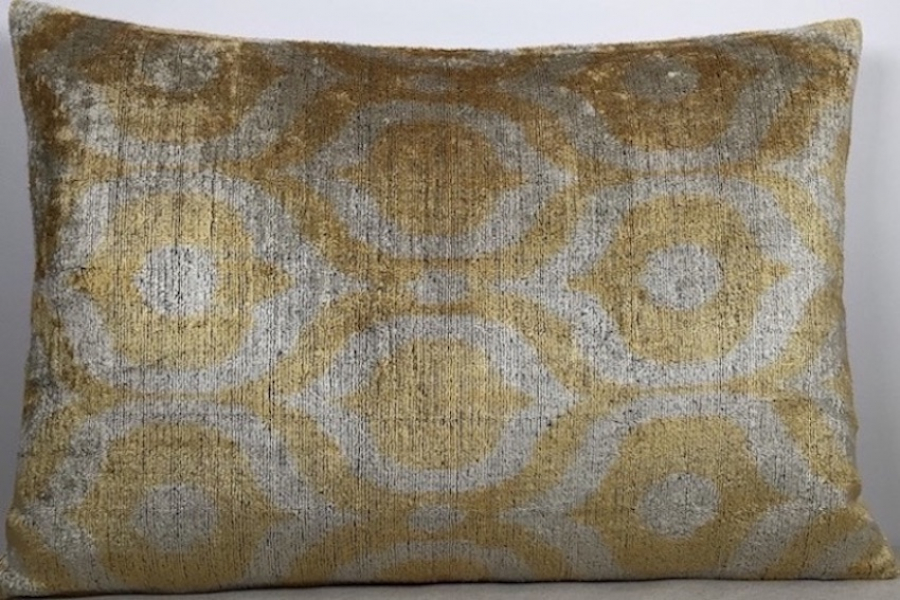 Velvet Pillow ( 40 X 60 Cm )